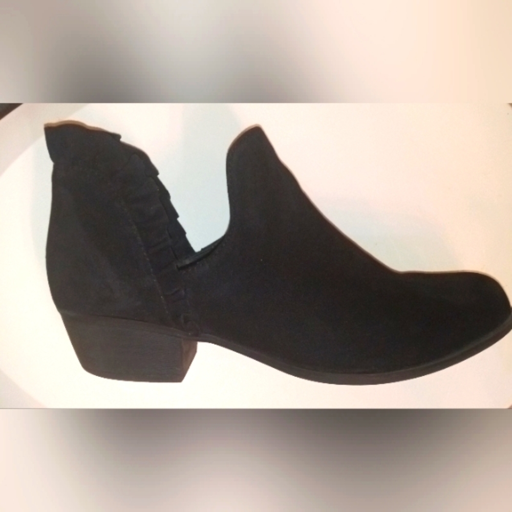 Lane Bryant 11W faux sude,  black,boho,ruffle detail,romantic or formal,"bootie"
